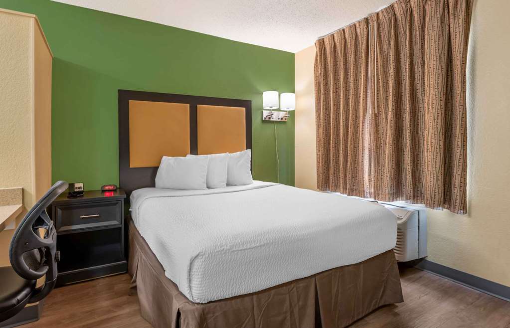 Extended Stay America Select Suites Chicago Lombard Oakbrook - photo 26