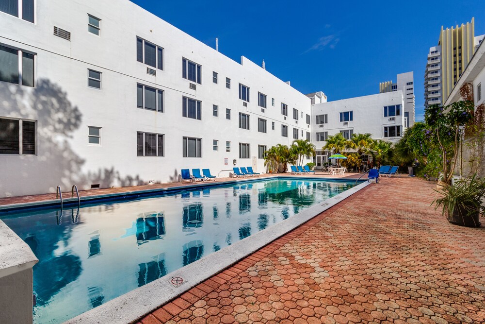 Tropics Hotel and Hostels - photo 40