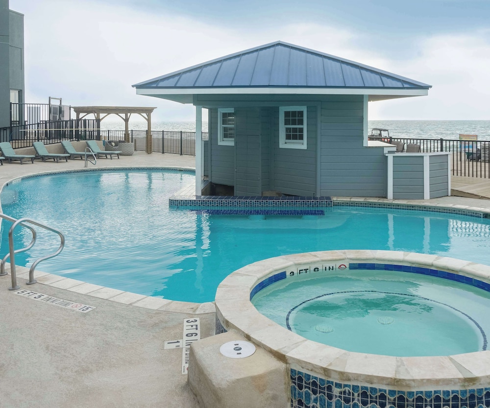 DoubleTree by Hilton Corpus Christi Beachfront - photo 11