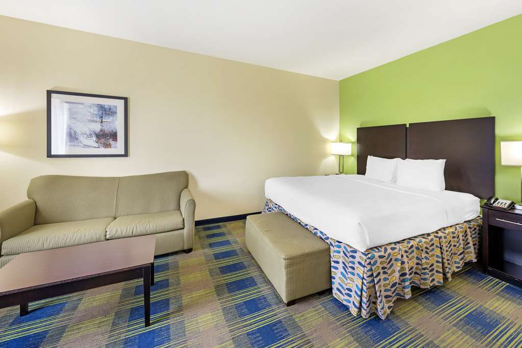 Best Western Plus Pratt - photo 30