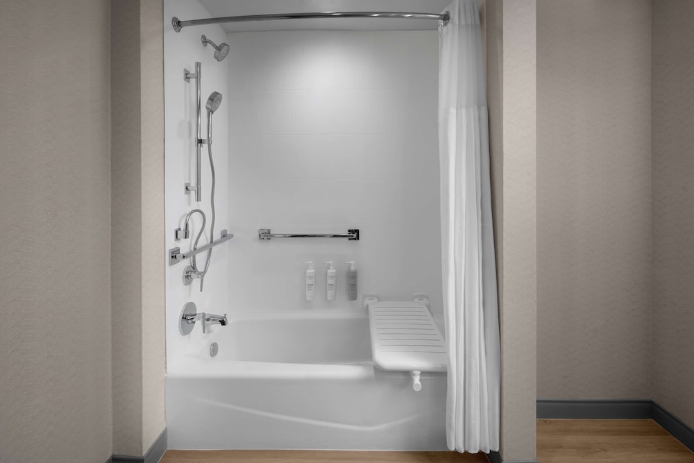 Hilton Garden Inn Grand Prairie At Epiccentral - photo 27