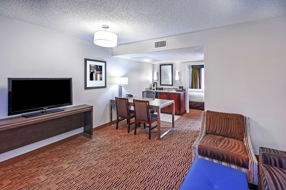 Embassy Suites by Hilton Dallas Market Center - photo 24