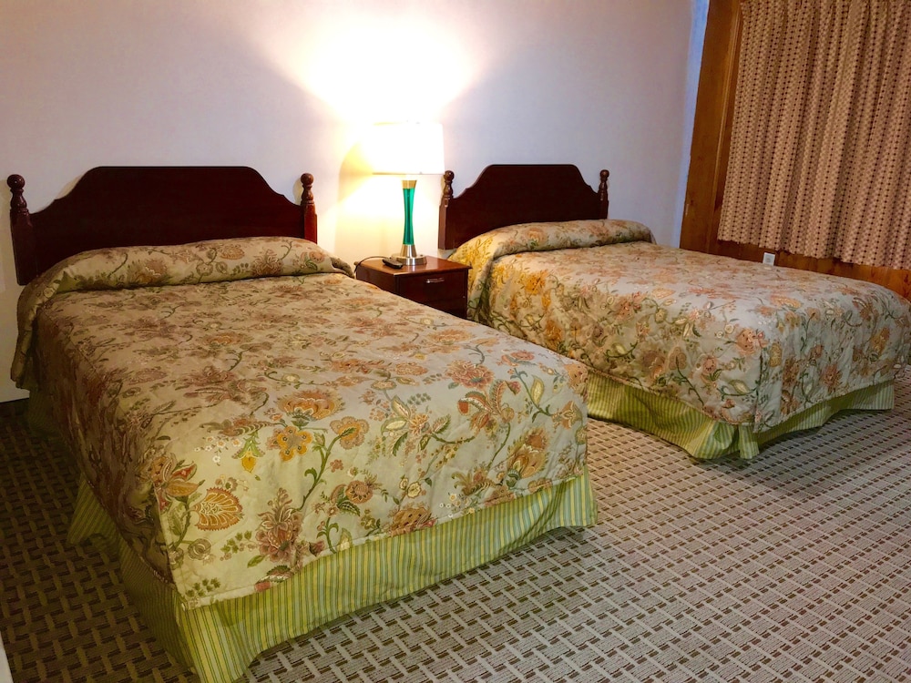 Horse Cave Motel - photo 2