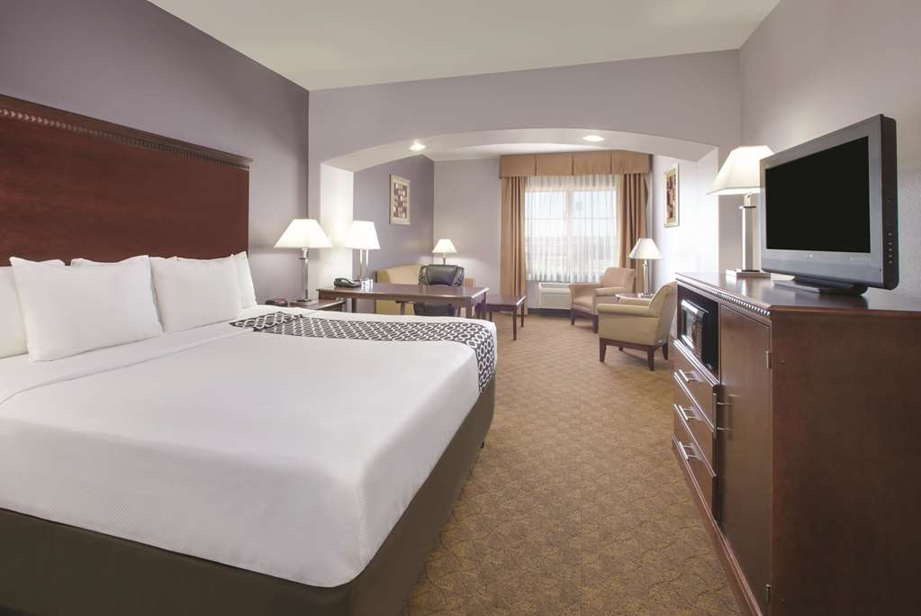 La Quinta Inn & Suites by Wyndham Corsicana - photo 8