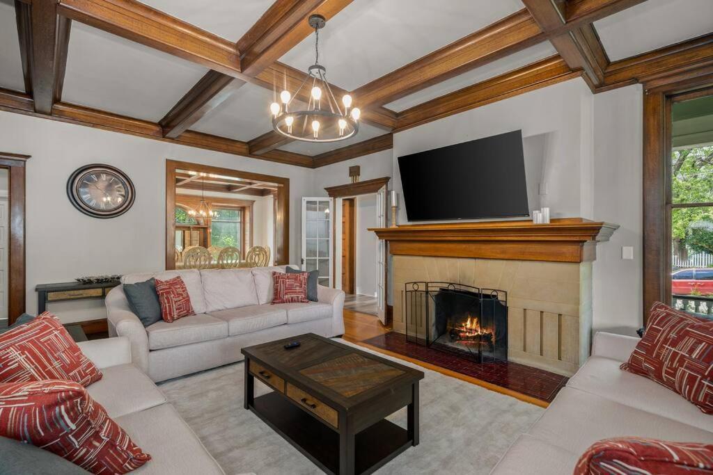 Historic Manor With 8 Bdrms 9 Baths 3 Kitchens — Spokane