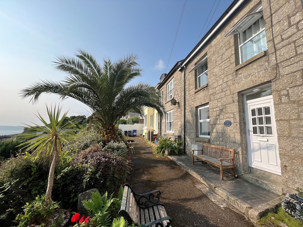 Lookout Cottage — 4-Star Luxury Hotel in Penzance, United Kingdom