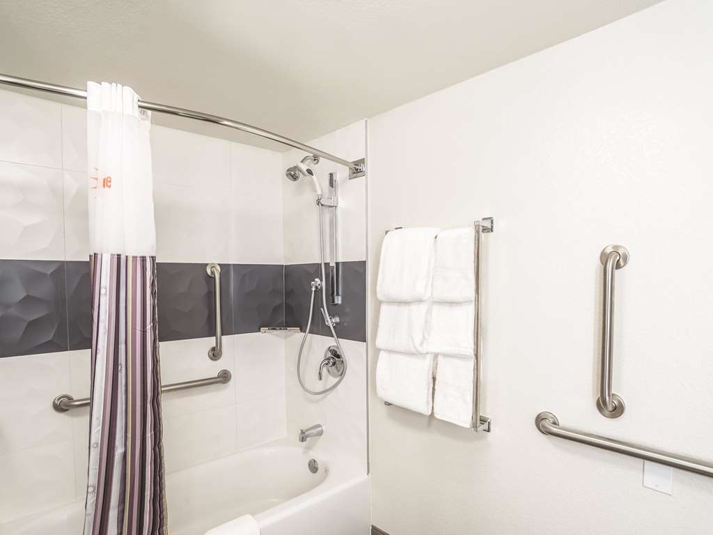 La Quinta Inn & Suites by Wyndham Phoenix Chandler - photo 27
