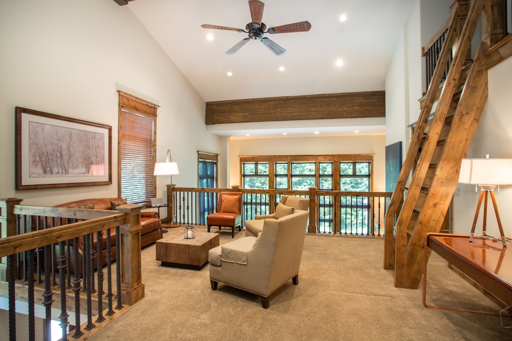 9201 Silver Aspen Five Bedroom Loft Luxury Townhome 4 Hotel Room - photo 13