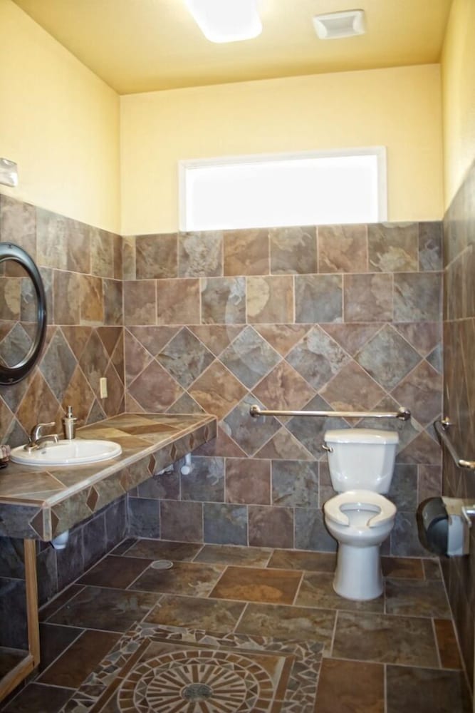 Whispering Palms Inn - photo 15