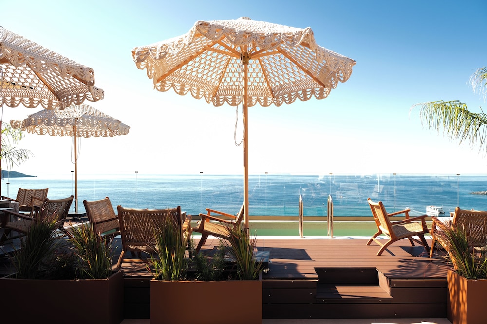 Saint Nicolas - carbon neutral hotel in Himare