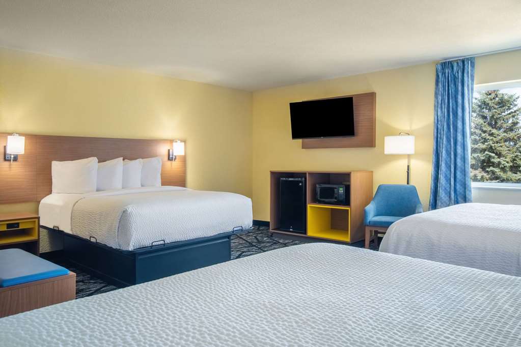 Days Inn by Wyndham Evansdale Waterloo - photo 26
