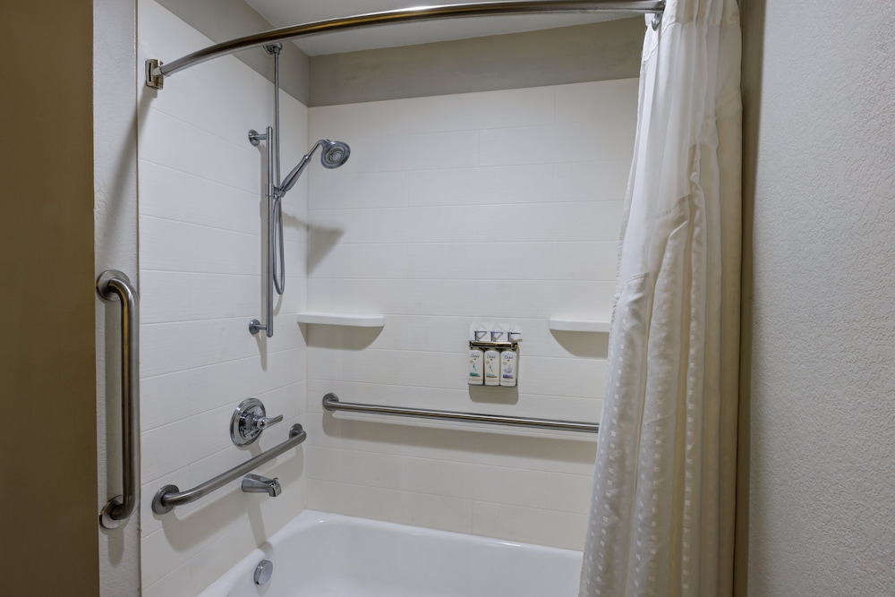 Holiday Inn Express & Suites Shelbyville Indianapolis by IHG - photo 21