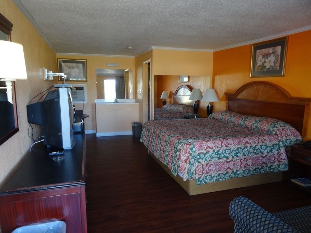 Cavalier Motel - photo 7