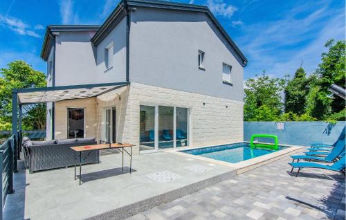 Schönes Haus In Vir Cda400 — 4-Star Luxury Hotel in Vir, Croatia