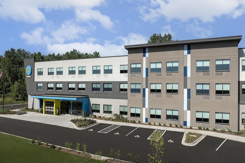 Tru by Hilton Joliet Plainfield in Joliet, United States