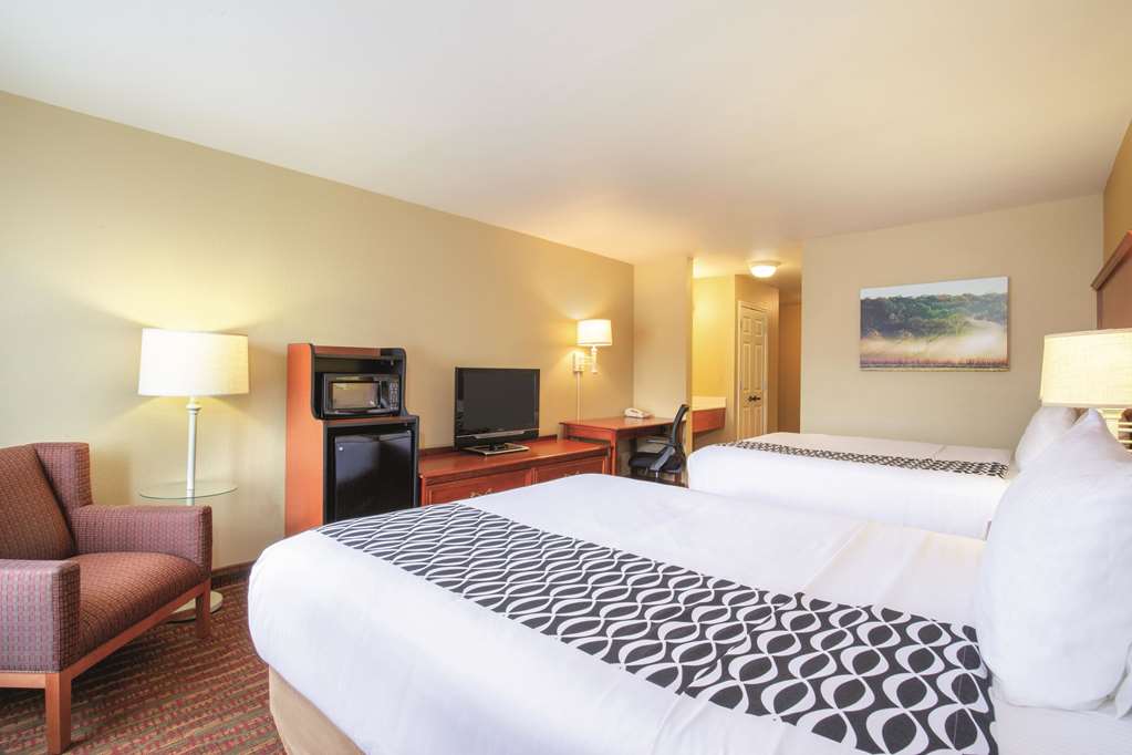 La Quinta Inn & Suites by Wyndham Bentonville - photo 14
