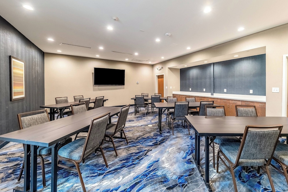 Fairfield Inn & Suites by Marriott Gainesville I 35 - photo 27