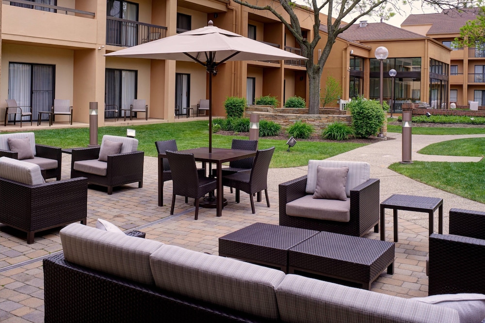 Courtyard by Marriott Detroit Dearborn - photo 23