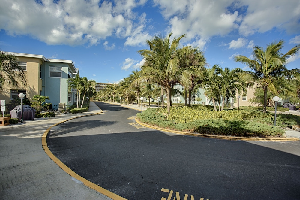 Barefoot Beach Resort - photo 45