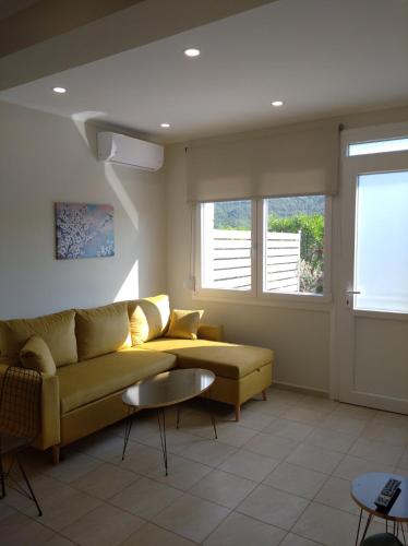 Oasis Apartments — 4-Star Luxury Hotel in Agios Andreas, Greece
