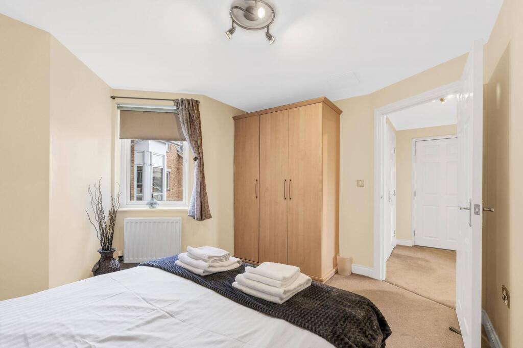 Reading Town Center River View Serviced Apartments