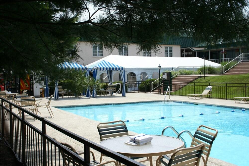 Park Inn By Radisson Harrisburg West - photo 3