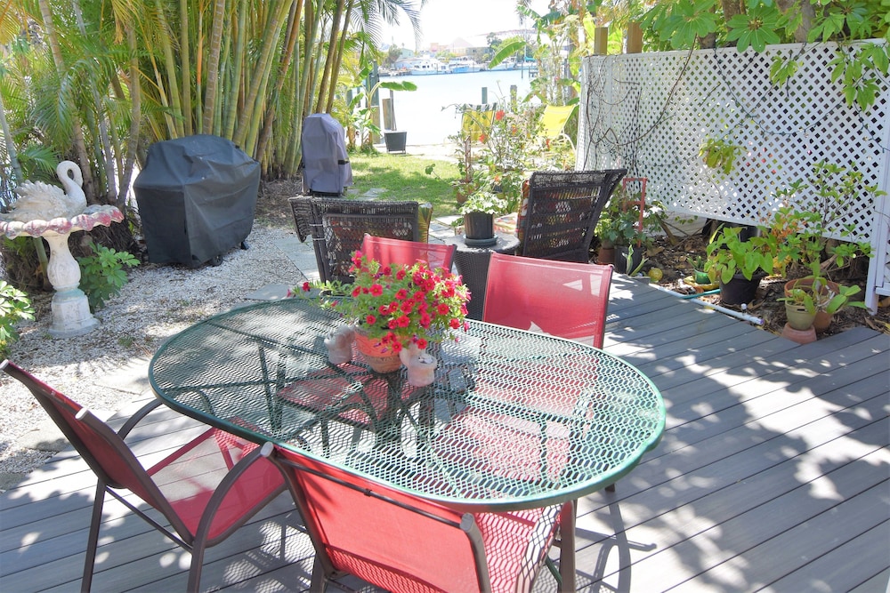 Oasis at John's Pass Madeira Beach - photo 36