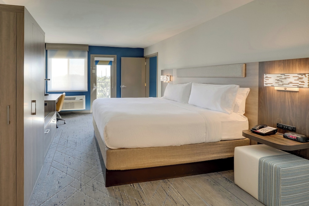 Holiday Inn Express Hotel & Suites Branson 76 Central by IHG - photo 23