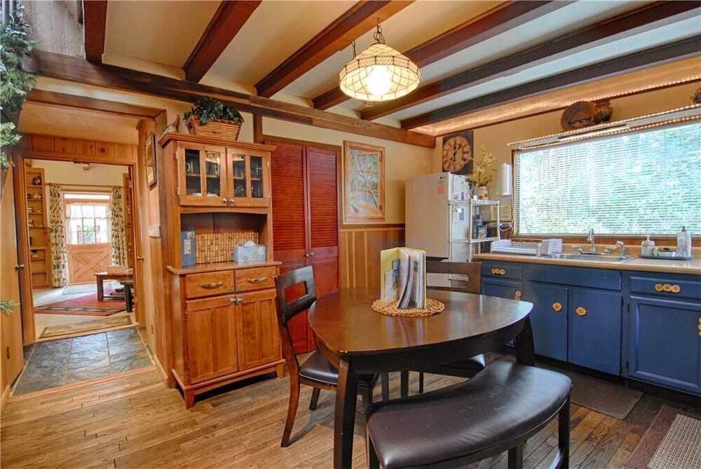The Gingerbread Cottage — 4-Star Luxury Hotel in Kings Beach, United States