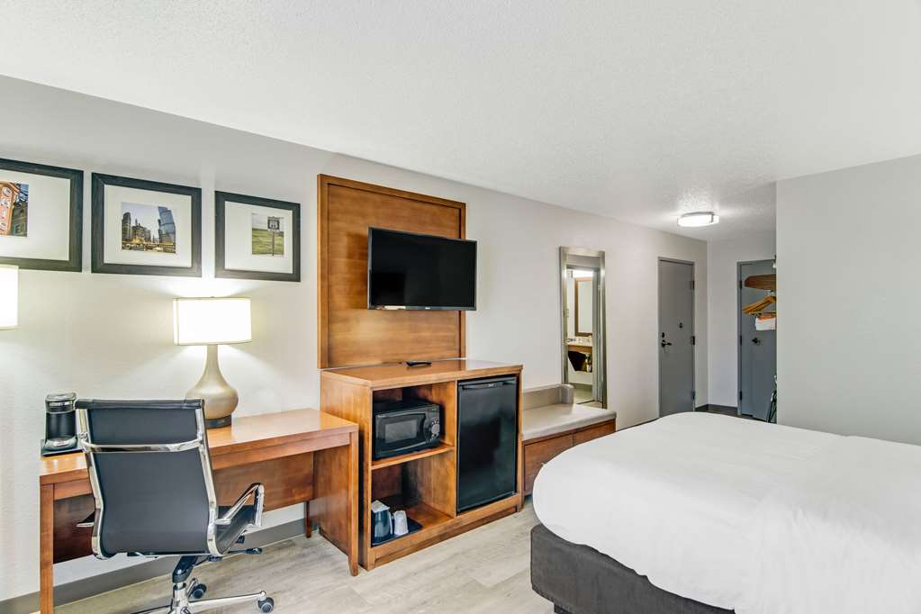 Comfort Suites near I 80 and I 94 - photo 10