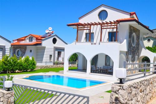 Ozalp Villa C — 4-Star Luxury Hotel in Fethiye, Turkey