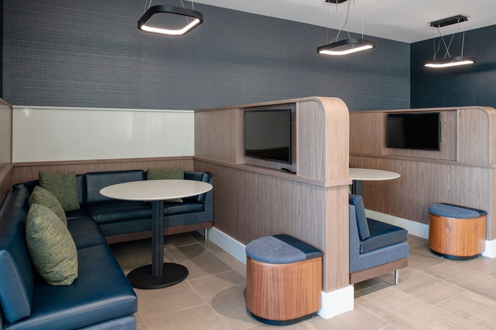 Courtyard by Marriott Modesto North - photo 12