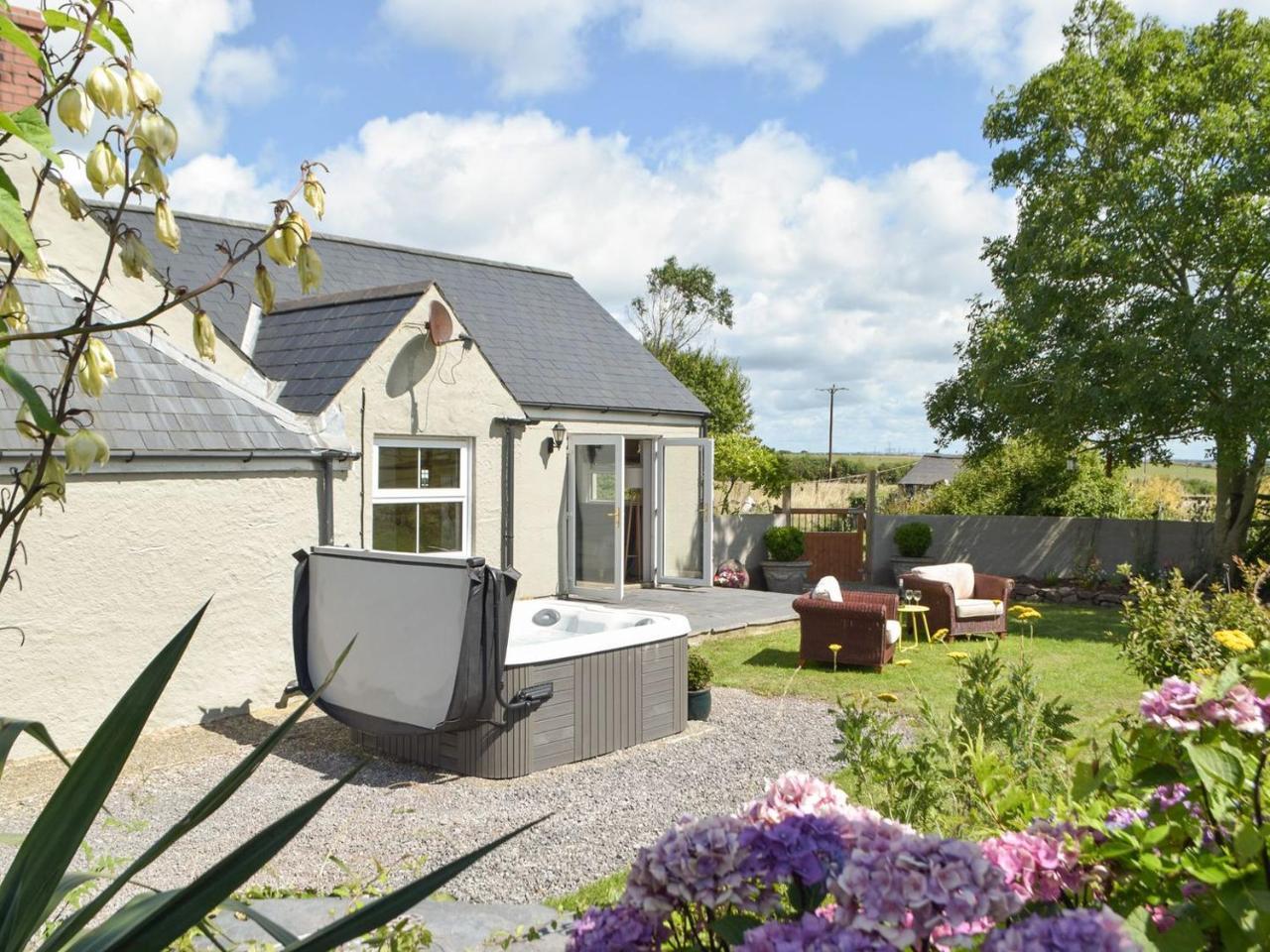Hafan Fach Cottage — 4-Star Luxury Hotel in Pembroke, United Kingdom