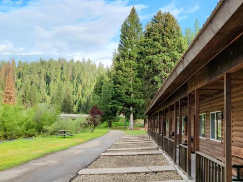 Southfork Lodge Riverside Inn - photo 2