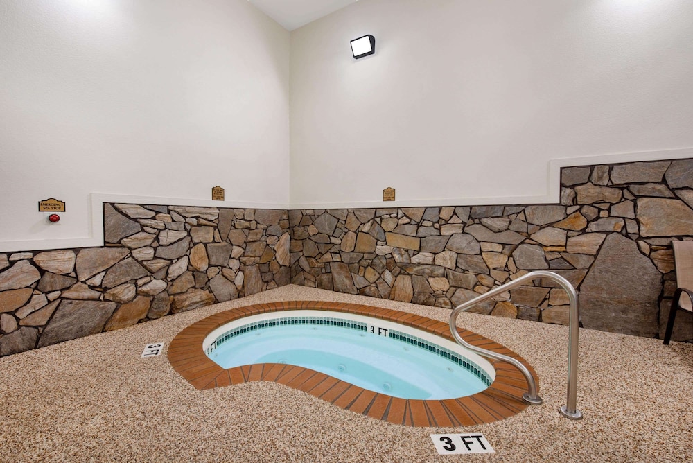 Super 8 by Wyndham Hill City Mt Rushmore Area - photo 14