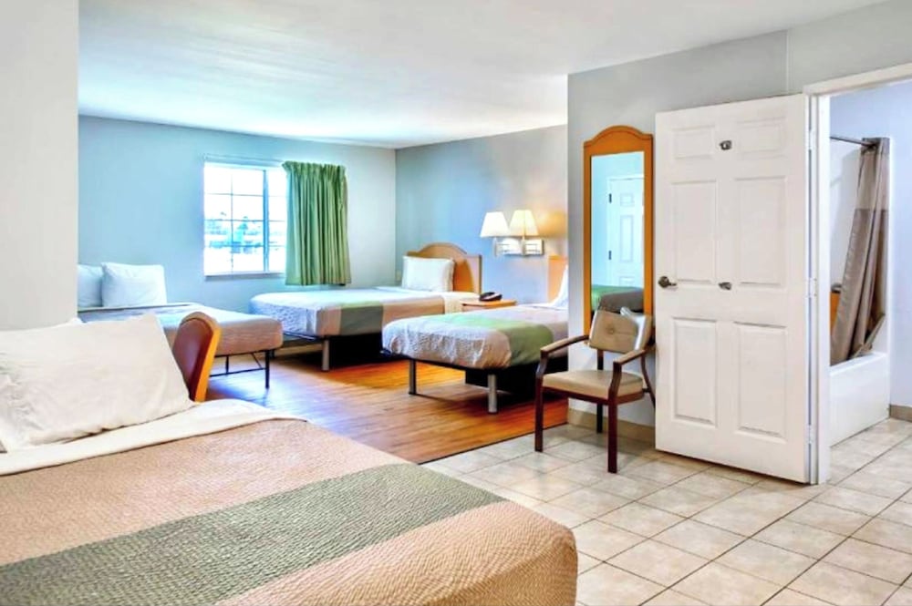 OYO Townhouse Sulphur LA Extended Stay - photo 6