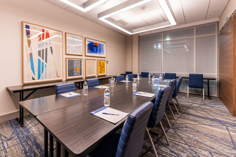 Holiday Inn Express & Suites Charlottesville by IHG - photo 109