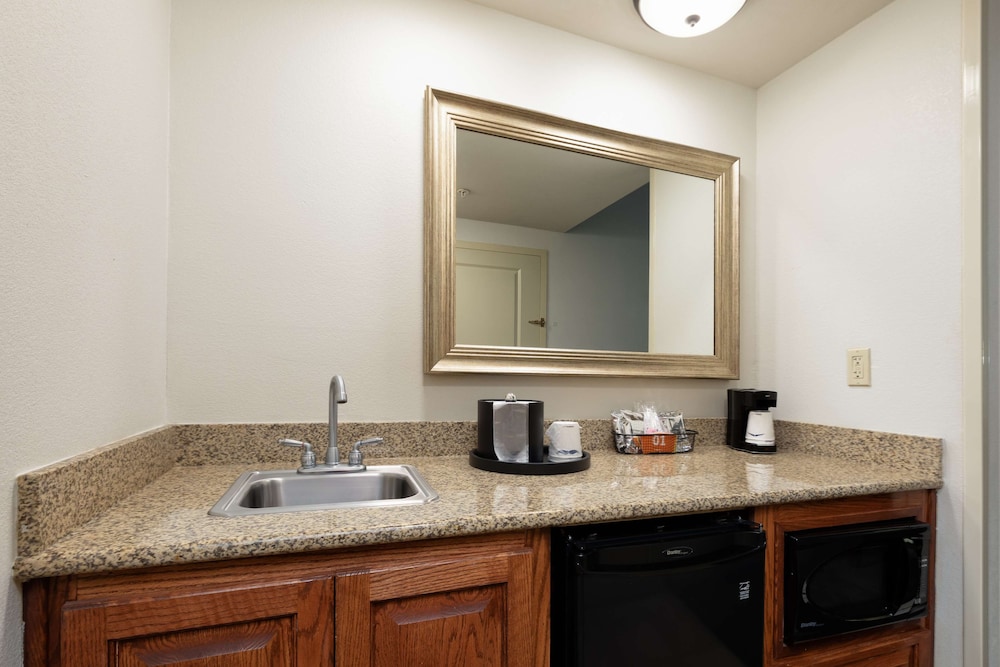 Hampton Inn & Suites Baton Rouge I 10 East - photo 15