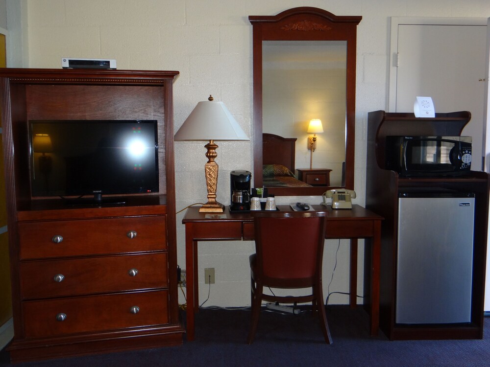 Economy Inn Corning - photo 8