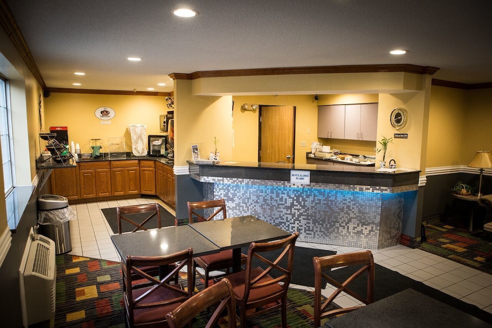 Regency Inn and Suites Anoka - photo 3