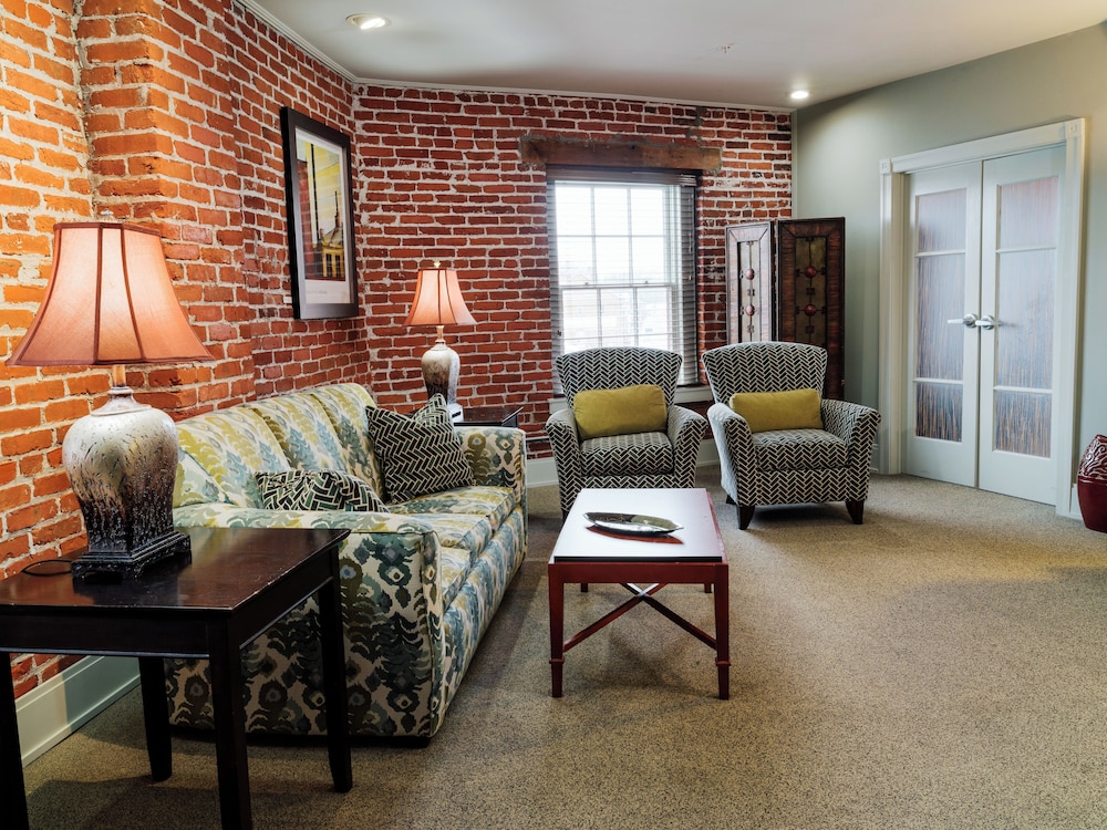 Lancaster Arts Hotel - photo 27