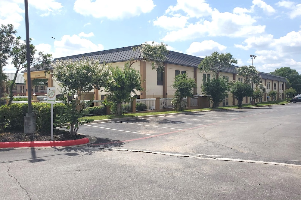 Coratel Inn & Suites by Jasper New Braunfels IH 35 EXT 189 - photo 39