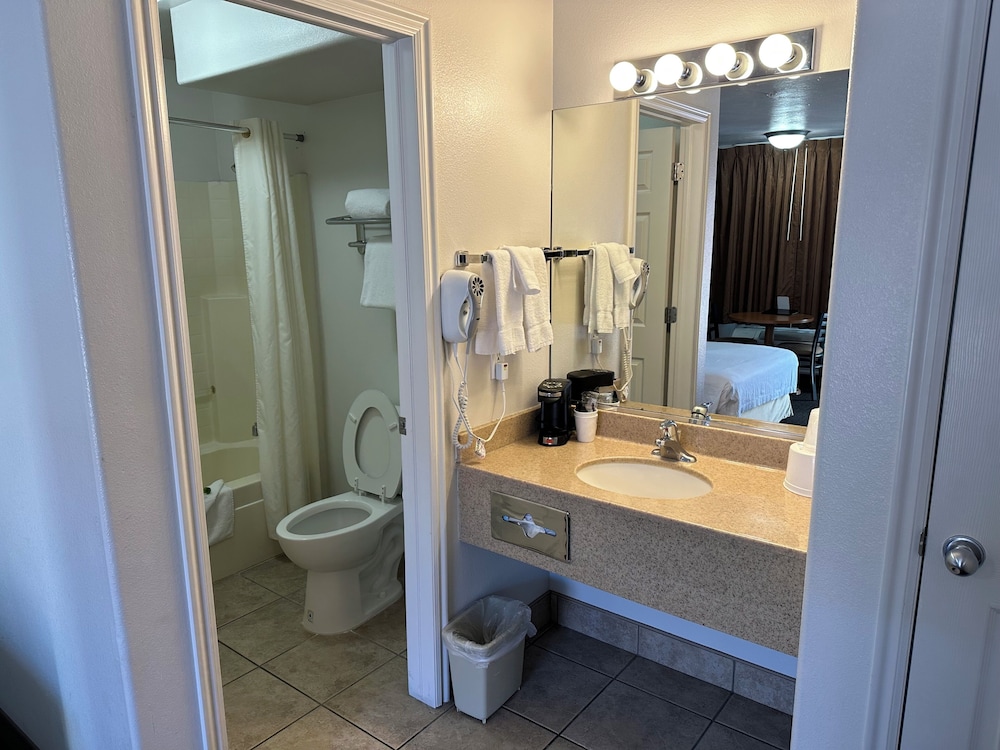 St. George Inn & Suites - photo 53