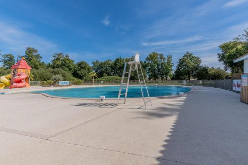 Capfun 5 stars 64 m with pool and terrace — hotel in Lanton