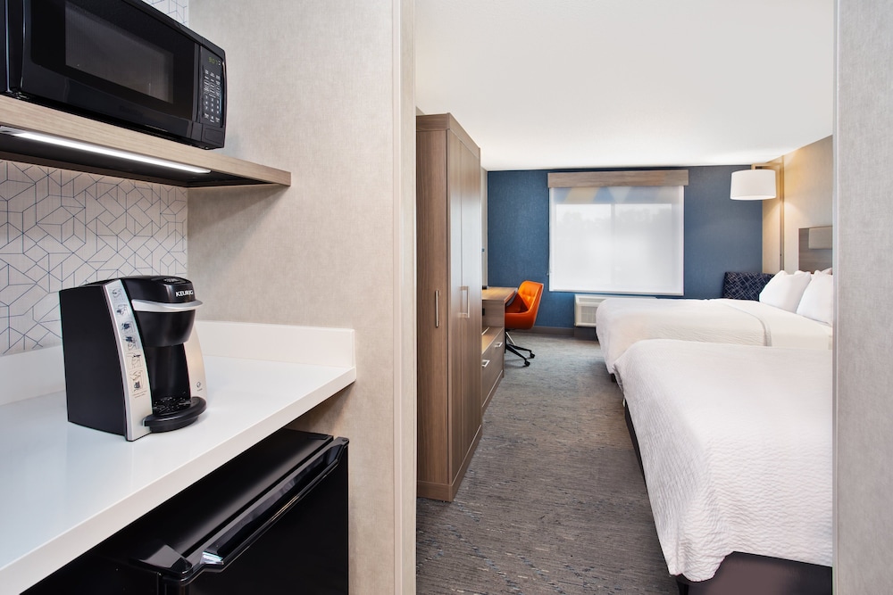 Holiday Inn Express Hotel & Suites Belleville by IHG - photo 21