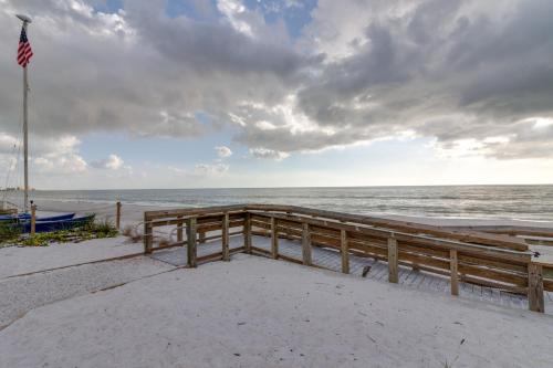 Whitecap Condo Beachfront Splendor — 4-Star Luxury Hotel in Fort Myers Beach, United States