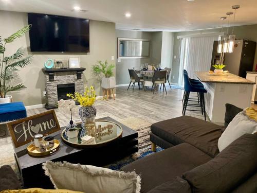 Sedona Vista To Red Rock pets friendly and Hot Tub in Sedona, United States