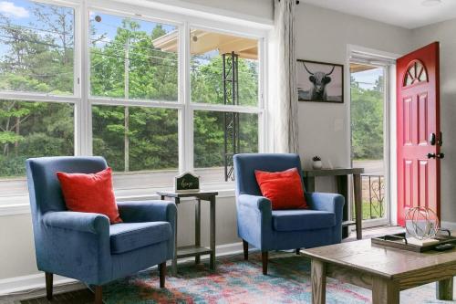 10 Mins to Downtown Modern in Magic City Unit A in Birmingham, United States