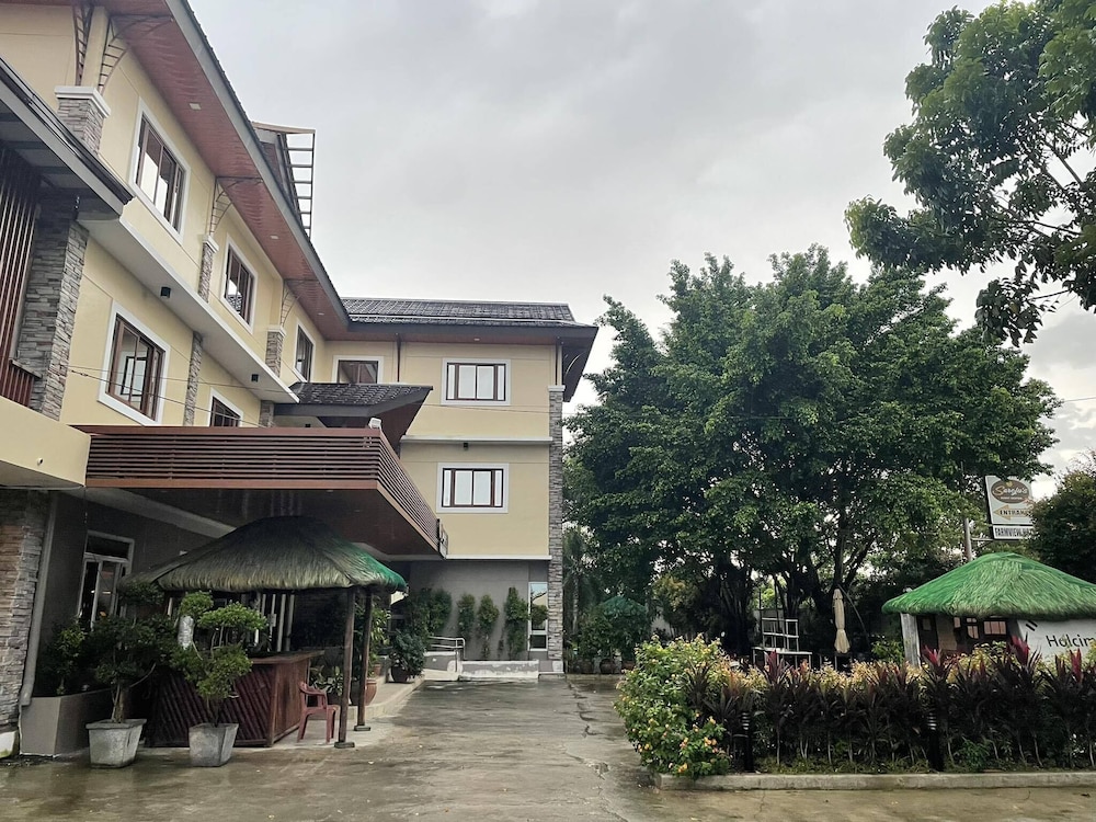 Sarojus Farmview Hotel — Urdaneta