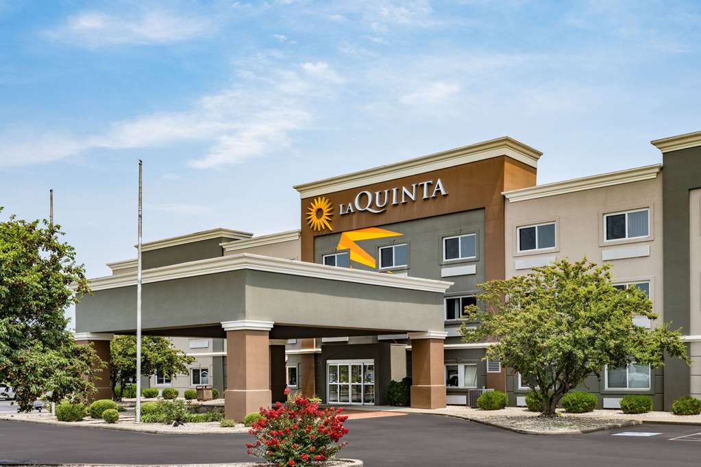 La Quinta Inn & Suites by Wyndham Evansville - photo 2